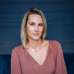 Lindsay Casale Abbott