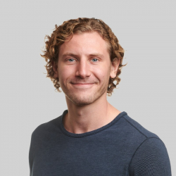 Aleks Larsen 